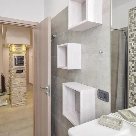 Beautiful In With Kitchen Apartment *