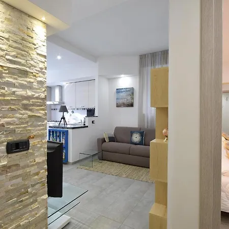Beautiful In With Kitchen Apartment *